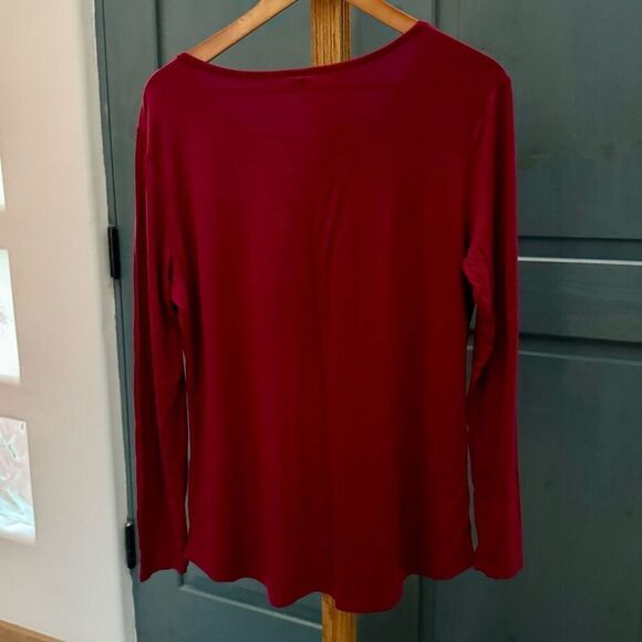 NWT (XL) burgundy criss-cross lattice V-neck long sleeve top - Picture 2 of 5
